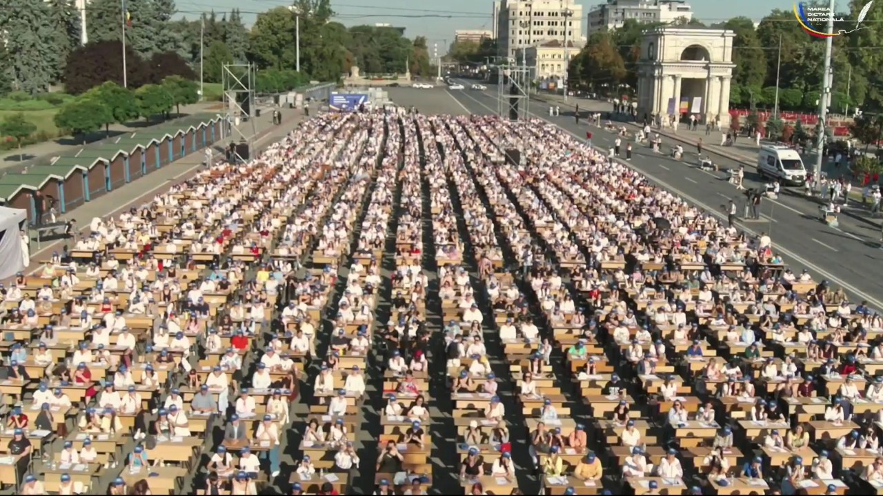Большой диктант, стихи и поздравления: как в Молдове отметили День румынского языка?