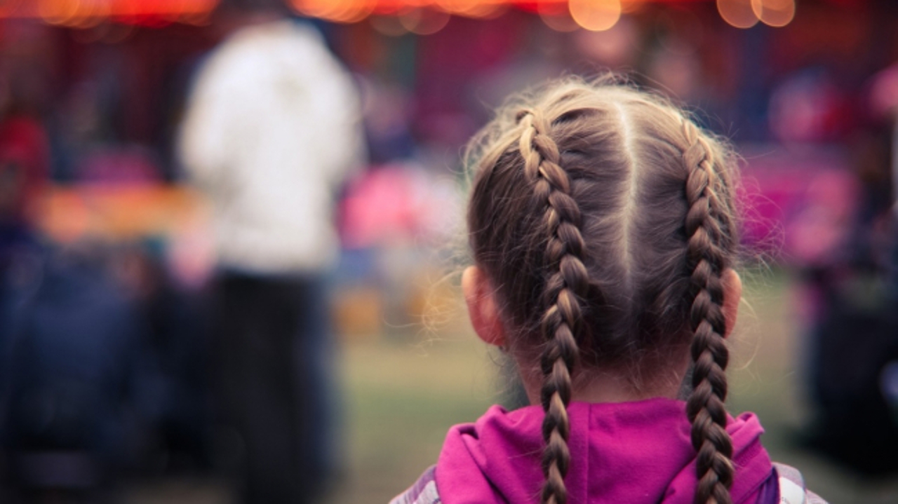 Fetiță de șapte ani, violată de un bătrân de 77 de ani: Făptașul, condamnat la 11 ani de închisoare