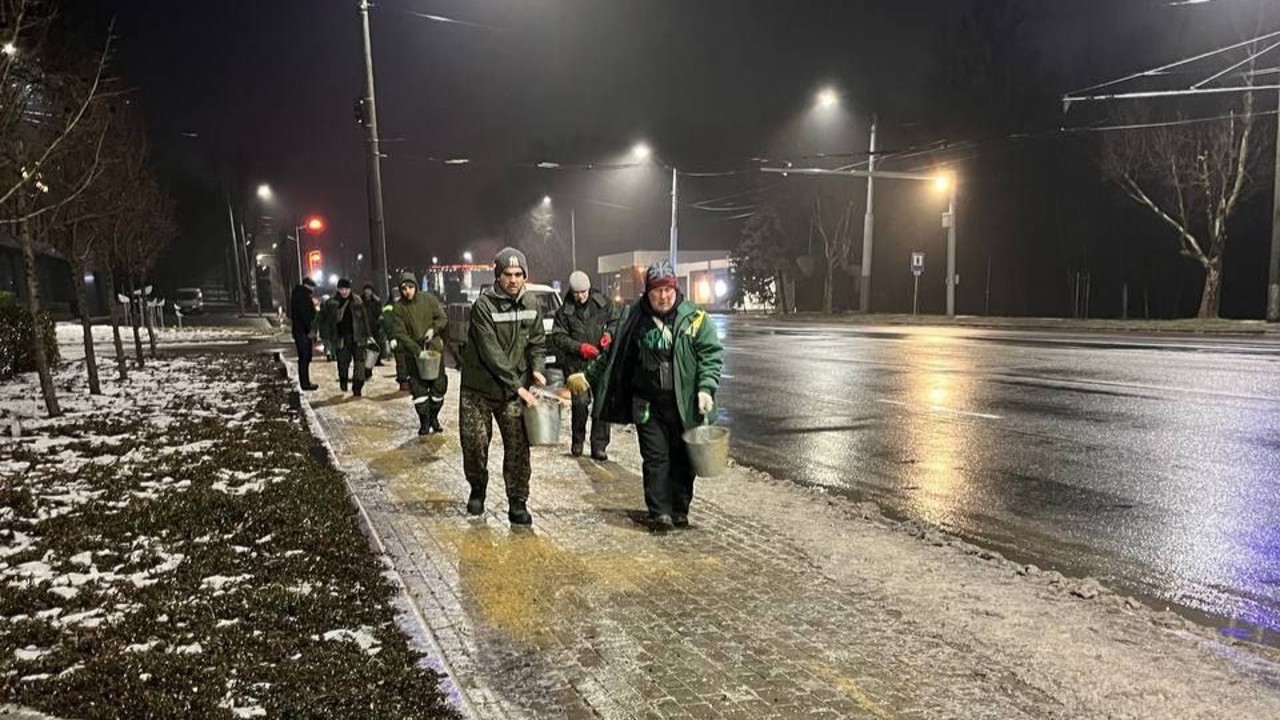 Numărul persoanelor traumatizate, în creștere din cauza poleiului. Poliția vine cu avertizări