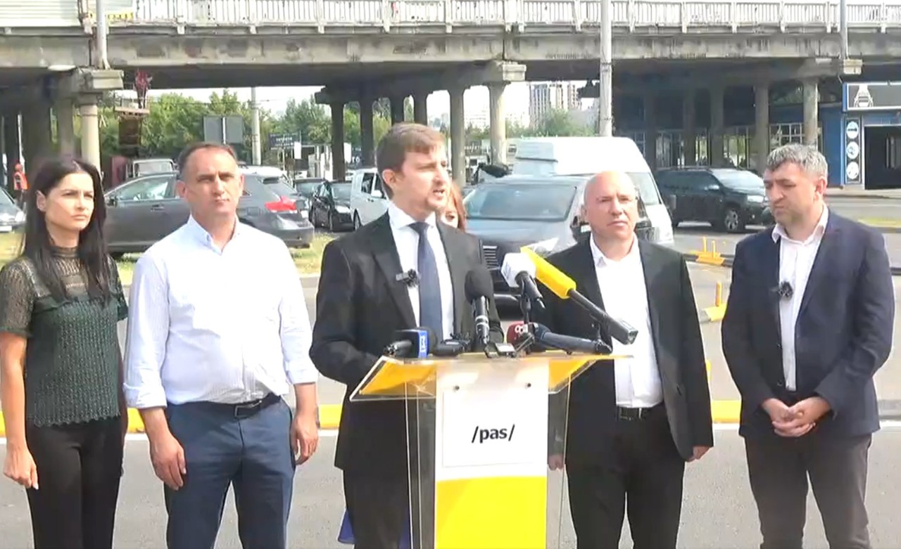 PAS cere intervenții urgente la Podul de pe strada Ismail din capitală: „Pericol iminent pentru șoferi și pietoni”. Reacția Primăriei