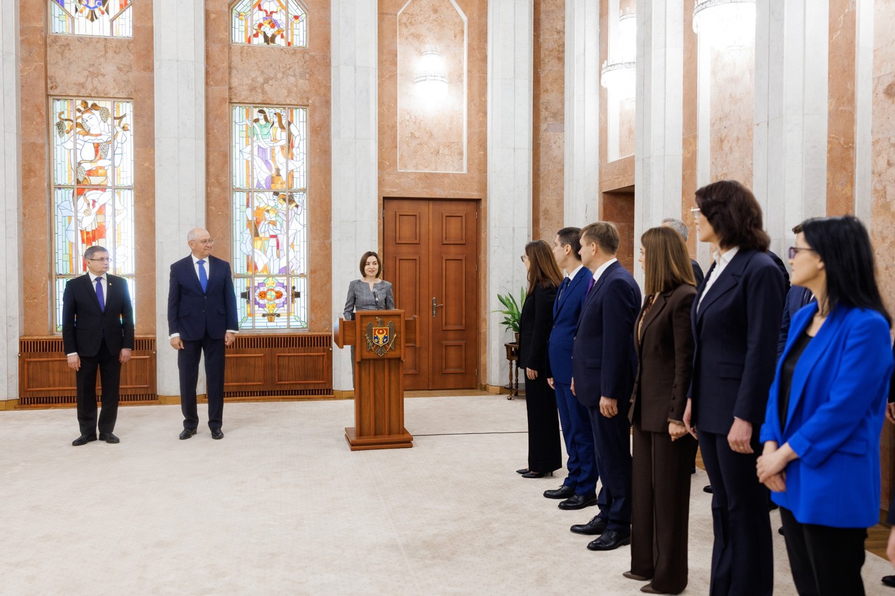 Membrii Guvernului Munteanu au depus jurământul de învestire. Maia Sandu le solicită să valorifice „fereastra istorică oferită de integrarea europeană”