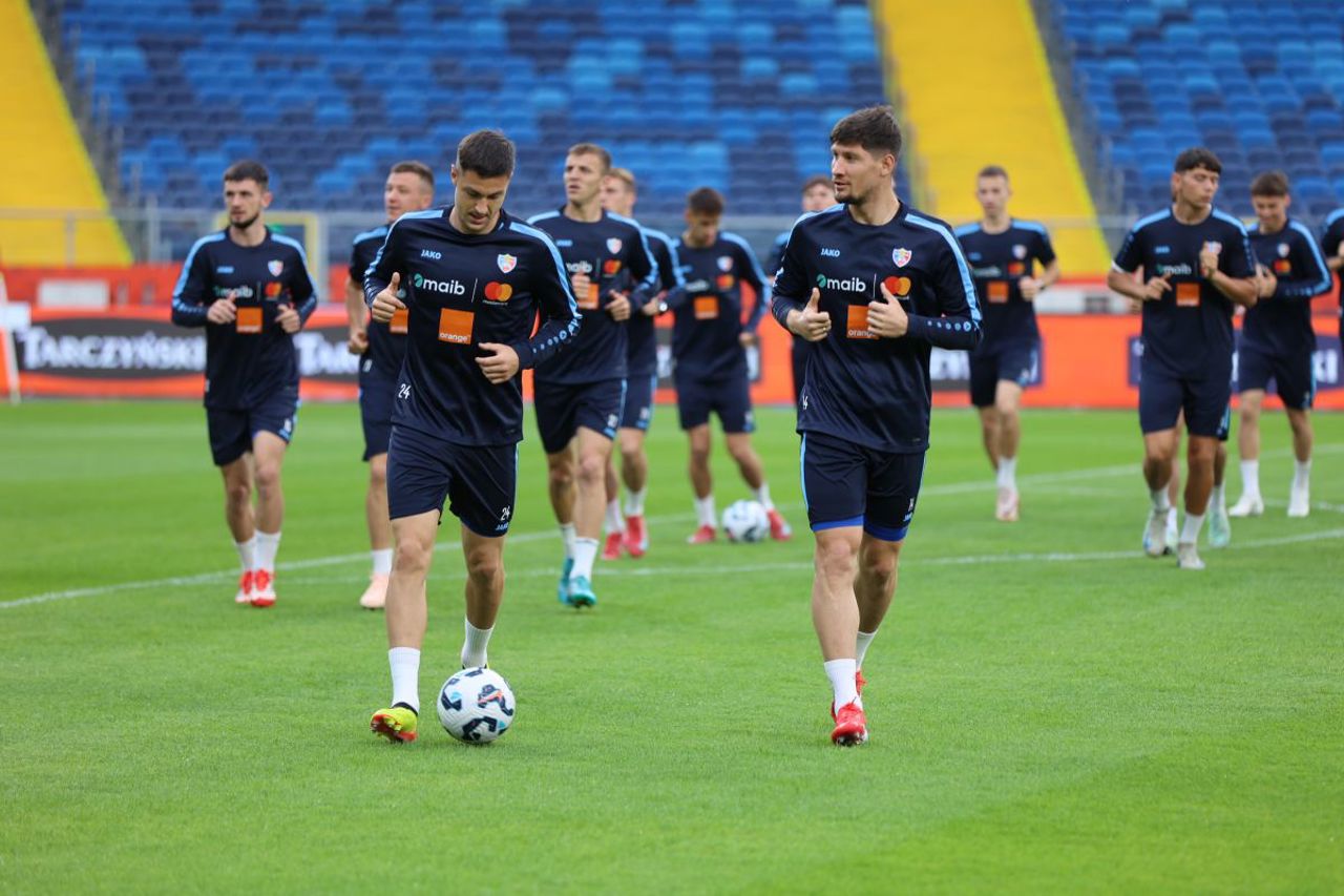 „Tricolorii” s-au antrenat pe stadionul din Chorzów, selecționerul Sergiu Cleșcenco și portarul Cristian Avram au susținut o conferință de presă 