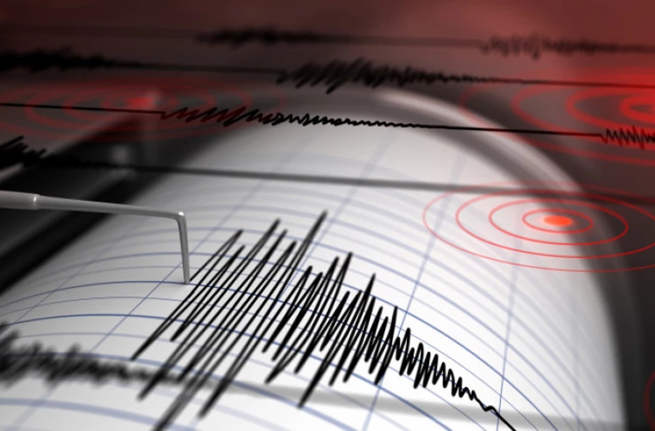 7.6 quake shakes Japan, tsunami warning issued