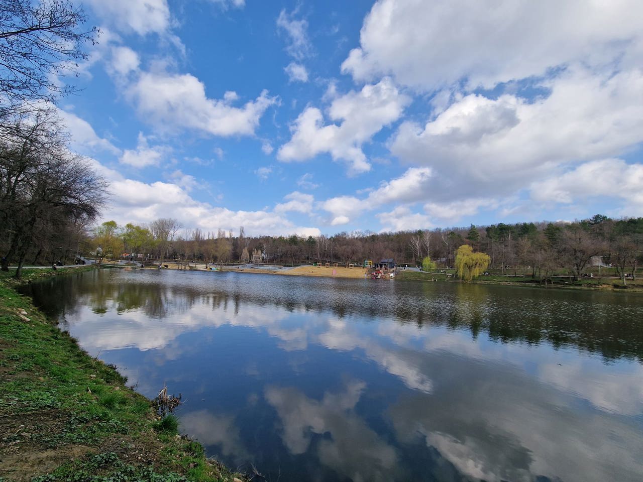 Meteorologii prognozează vreme caldă. Câte grade se vor înregistra joi, 4 aprilie