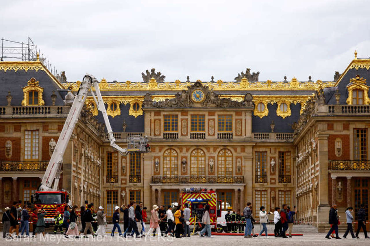 Versailles palace briefly evacuated due to smoke from roof works