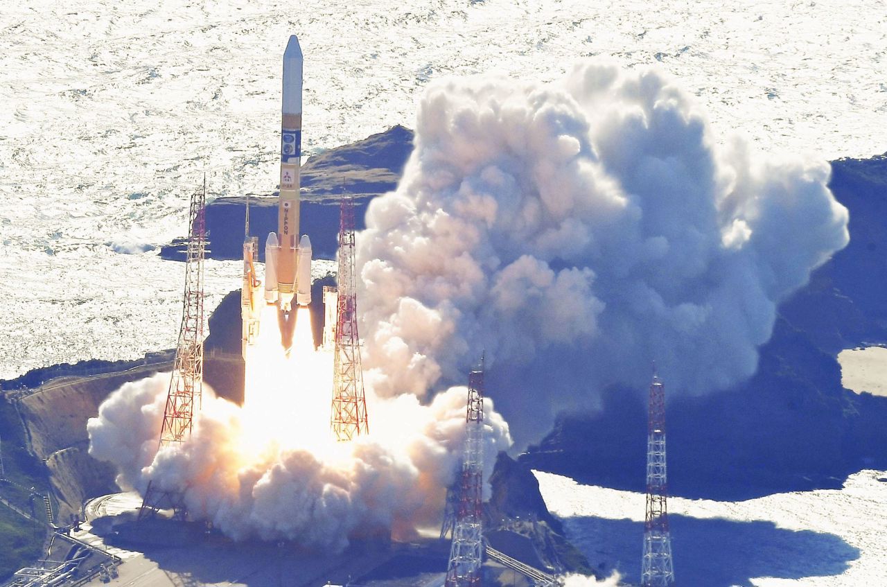 Japan launches spacecraft to reach the Moon