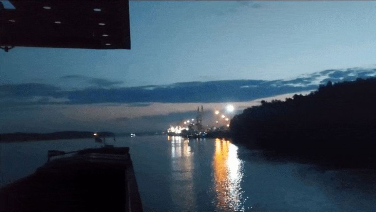 Война в Украине // Россия вновь атаковала украинские порты на Дунае вблизи Румынии и Республики Молдова