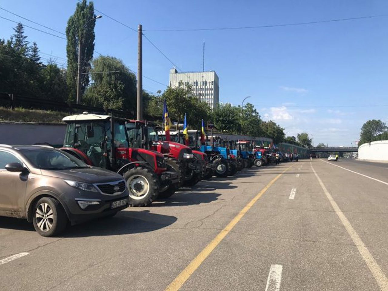 Fermierii protestează în continuare. Ei cer compensații mai mari și interzicerea importului de cereale din Ucraina