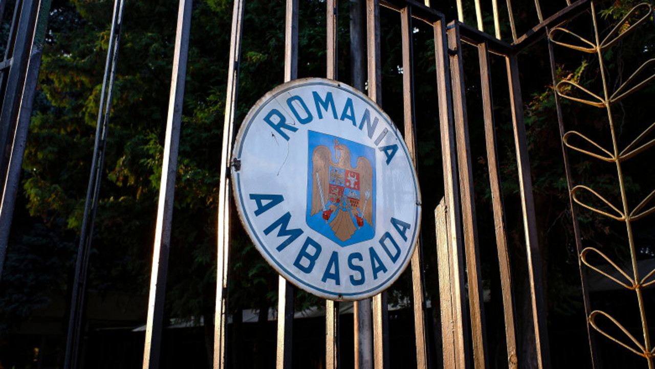 Россия высылает сотрудника посольства Румынии. В Бухаресте назвали это решение "необоснованным"