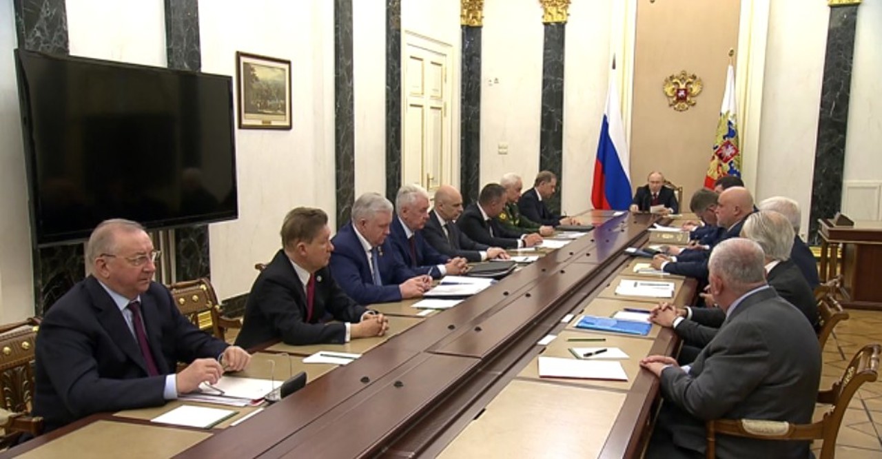 Criza carburanților persistă în Rusia: Putin recunoaște problemele de aprovizionare și cozile la benzinării