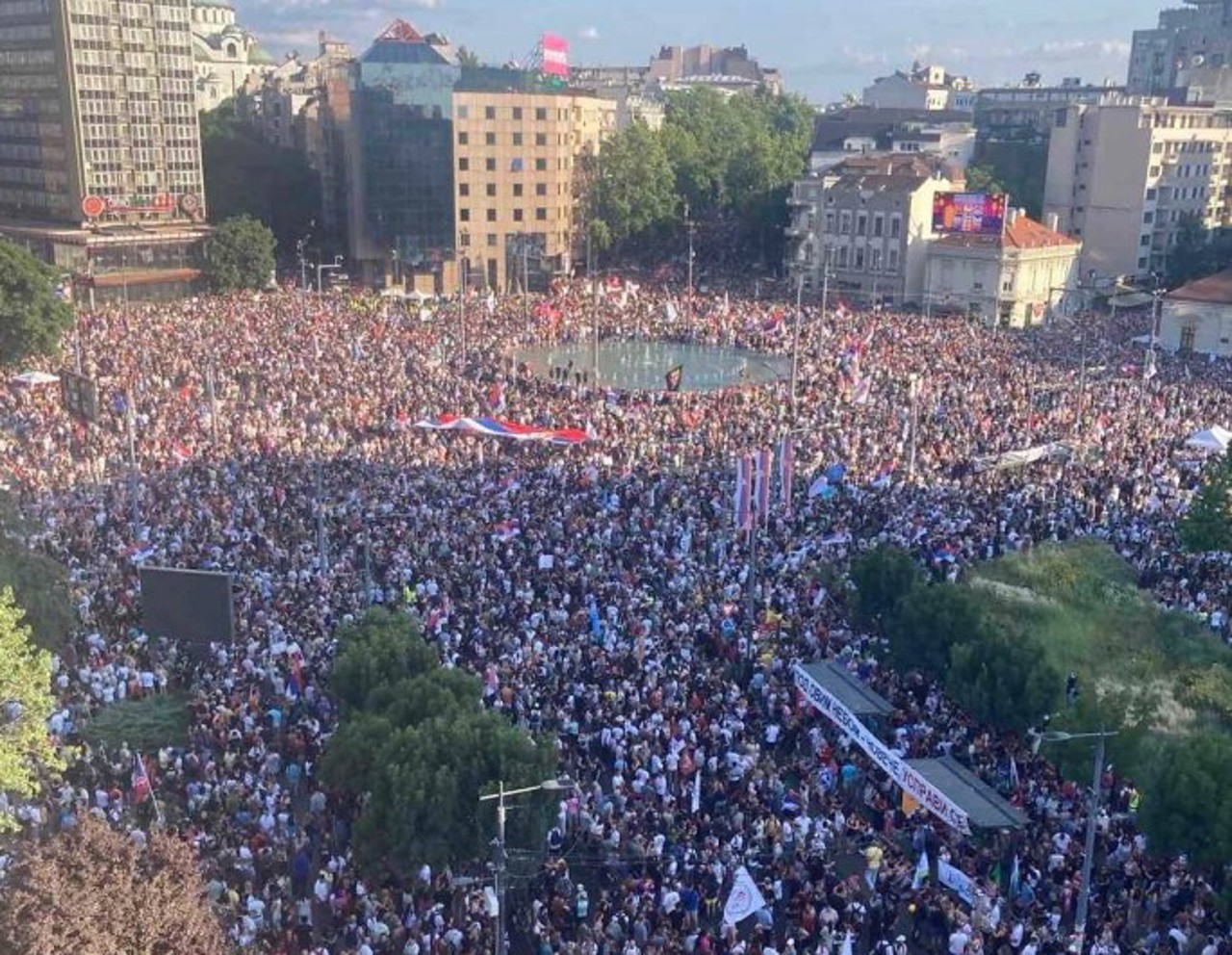В Сербии прошел протест с требованием отставки Вучича: демонстрация переросла в столкновения с полицией