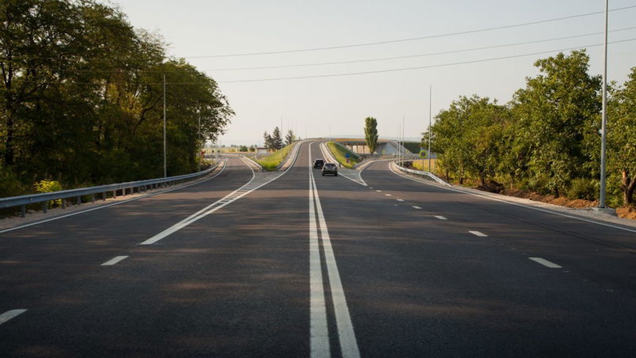 Încă 54 de drumuri din R. Moldova vor fi reparate în acest an. Investiții suplimentare de 708 milioane de lei