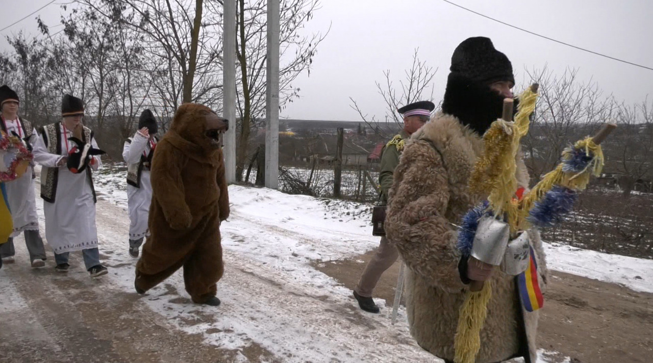 Cu Ursul, Capra și Căluțul, din casă în casă: tradiții de iarnă păstrate cu mândrie la Feștelița