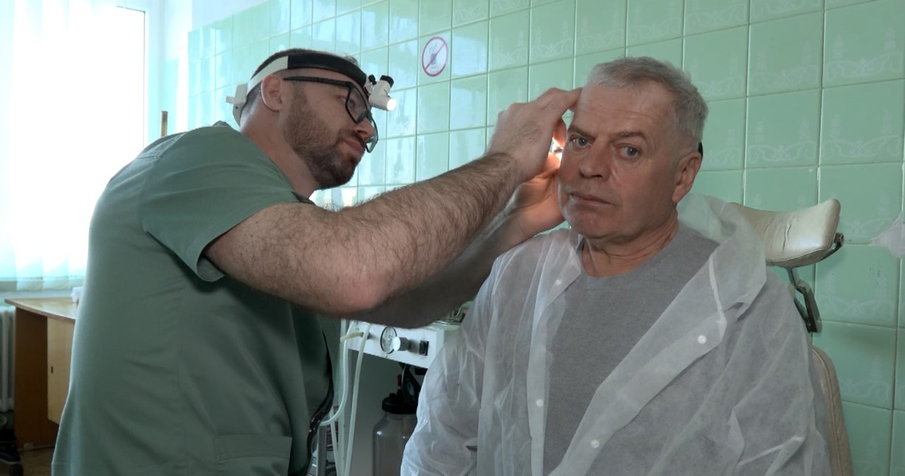 Peste 70 de persoane au beneficiat gratuit de implant cohlear în 2024. Povestea unui pacient care și-a recăpătat auzul după un an