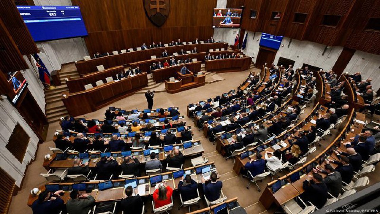 Slovacia consfințește în Constituție existența a doar două sexe - masculin și feminin