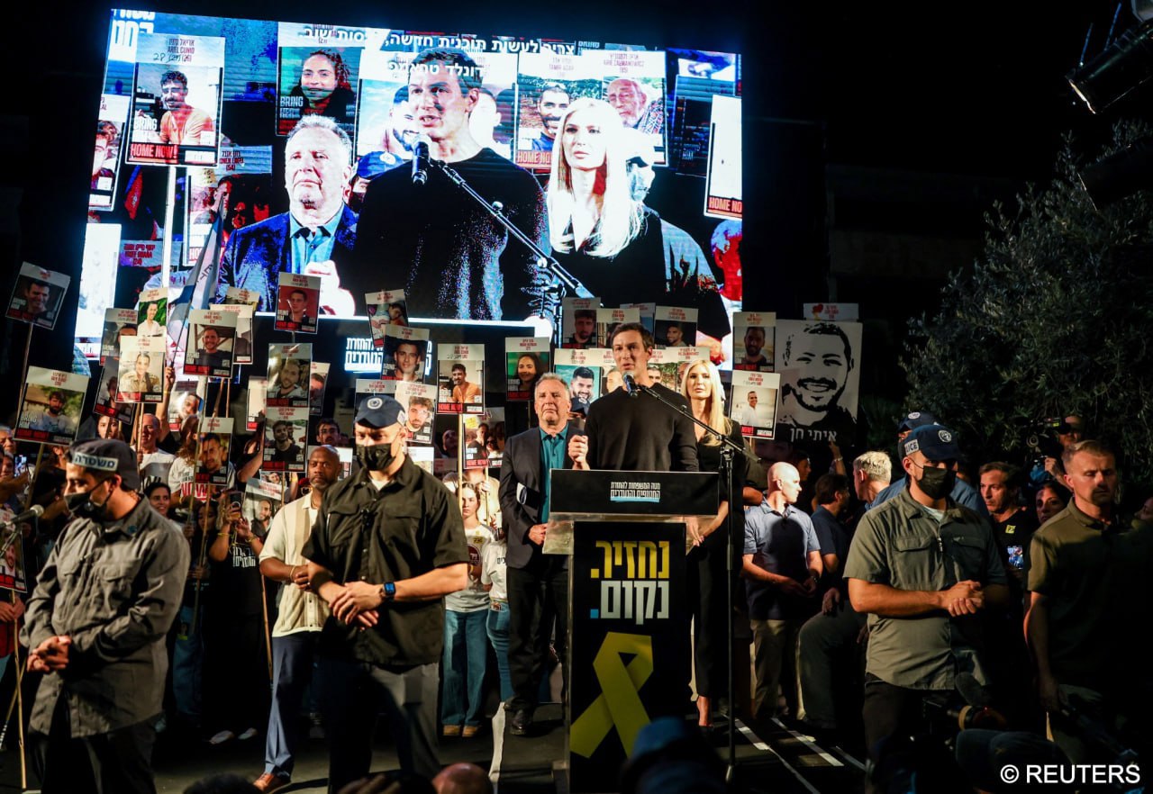 В Тель-Авиве десятки тысяч человек вышли на митинг за освобождение заложников