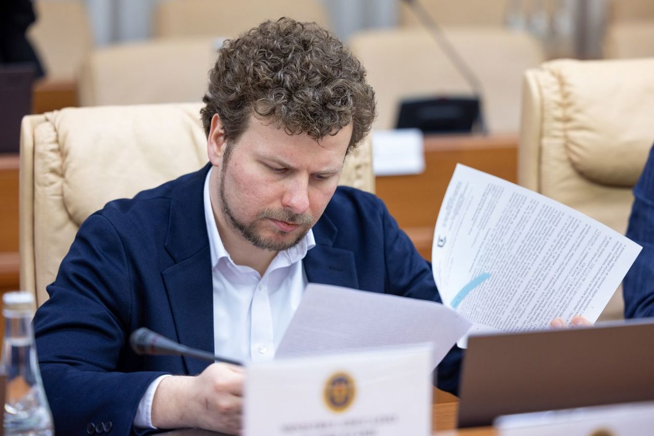 Alocații pentru părinții și profesorii care vor opta pentru școli cu mai mult de 50 de elevi