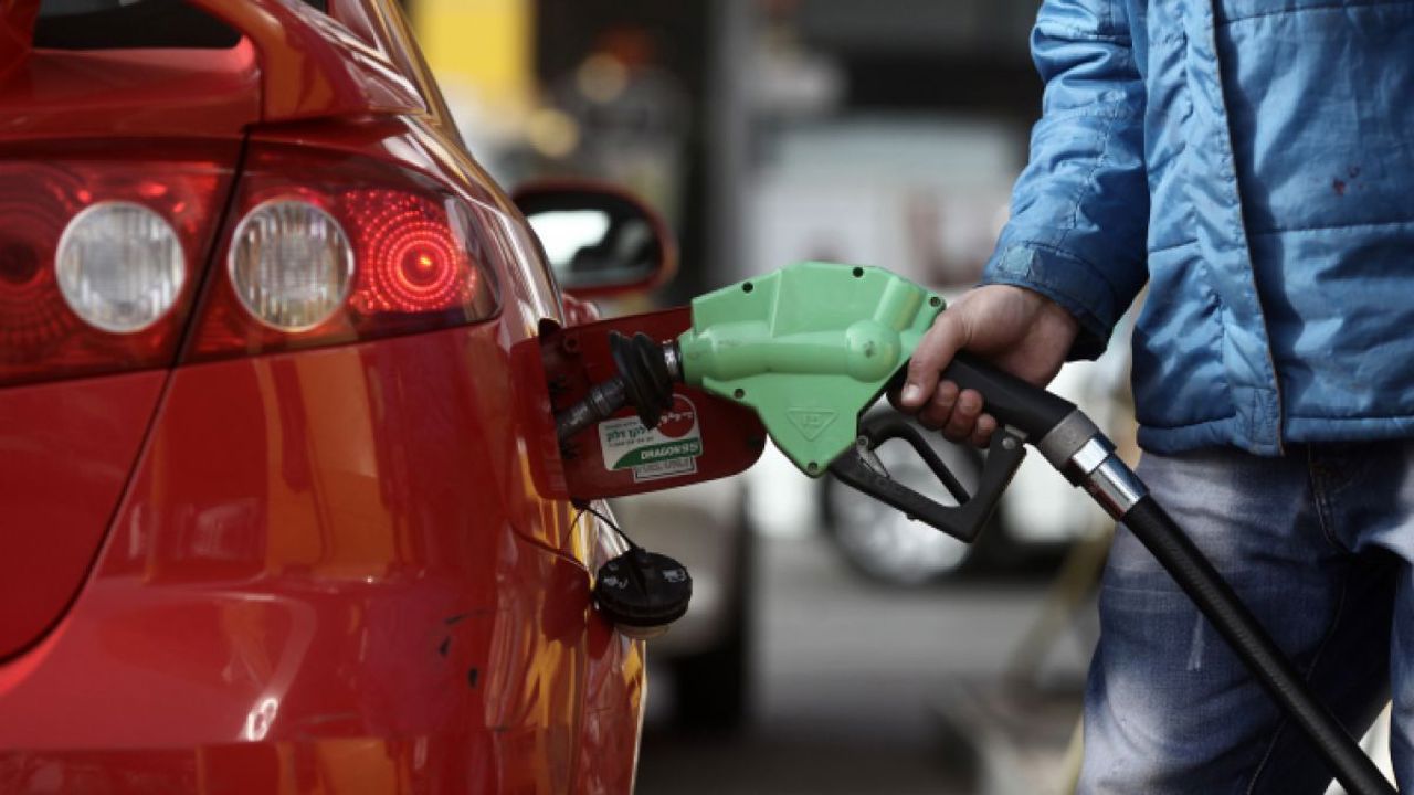 Carburanții se scumpesc: Cât vor costa benzina și motorina în weekend