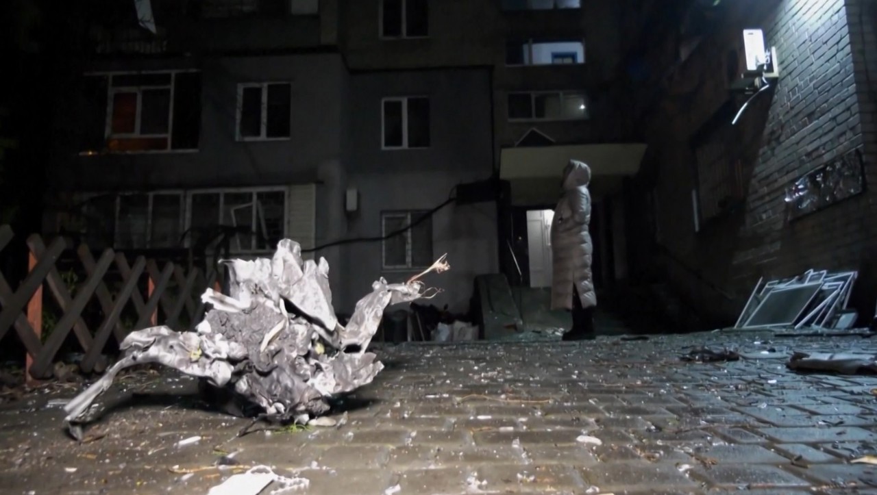 Ucraina, atacată cu o rachetă Iskander și aproape 100 de drone: civili răniți și clădiri avariate