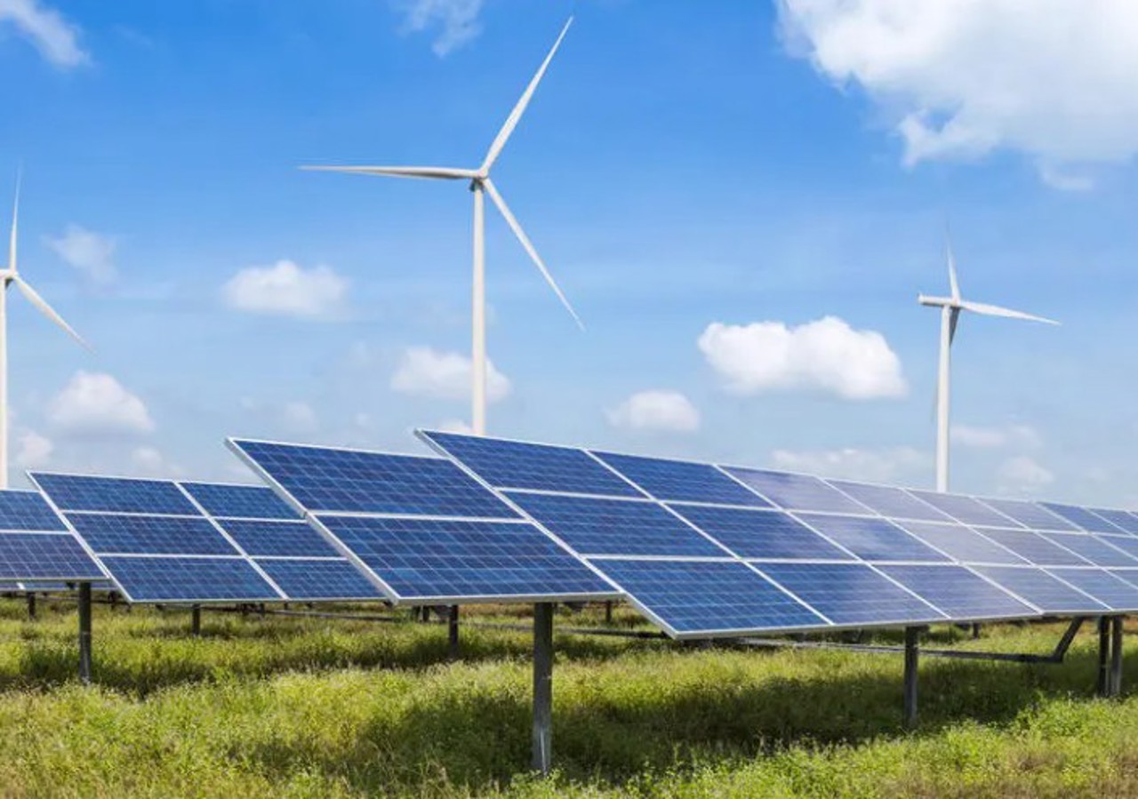 Investiții de 200 de milioane de euro în construcția parcurilor eoliene și fotovoltaice mari: Câștigătorii primei licitații, selectați de Ministerul Energiei
