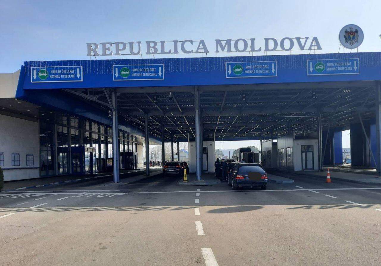 Formalități rezolvate înainte de vamă: Călătorii cu 10.000 de euro sau mai mult pot depune declarația vamală online