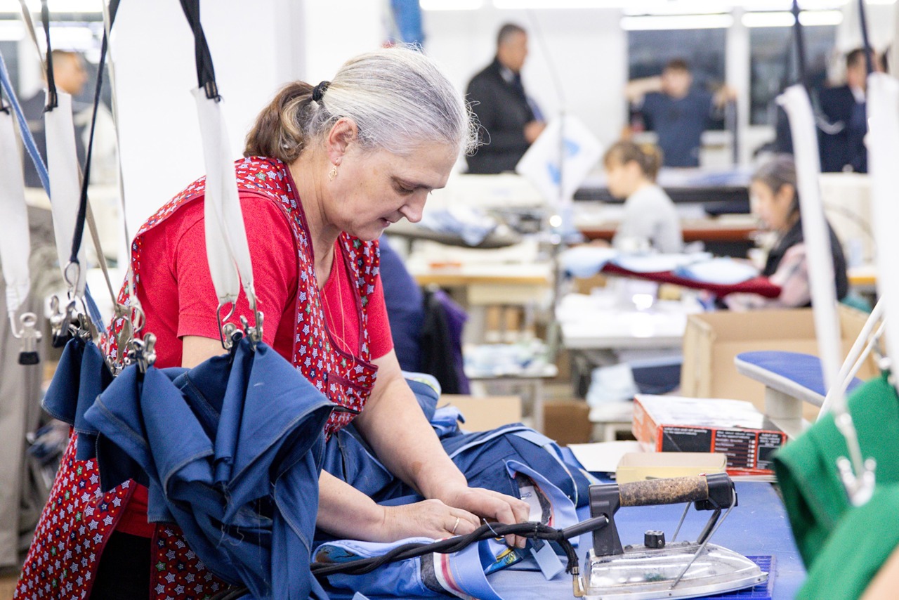 Agenții economici primesc subvenții de la stat dacă angajează persoane cu vârsta de peste 50 de ani