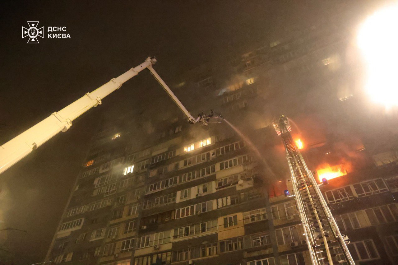 Массированный удар РФ по Украине: в Запорожье погиб ребенок, в Киеве — отключения воды и света