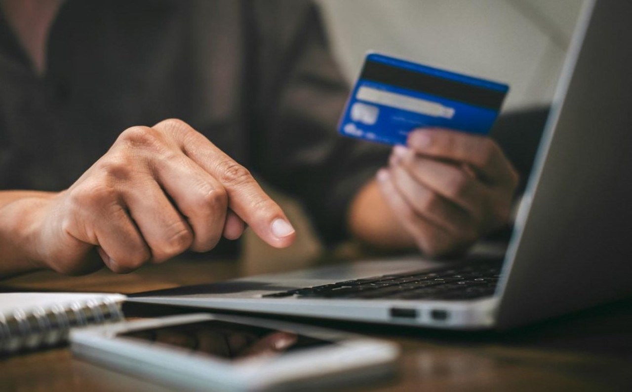 Cele mai multe cazuri de escrocherii online sunt la Chișinău, Bălți și Cahul. Experții recomandă creșterea nivelului de educație digitală a populației