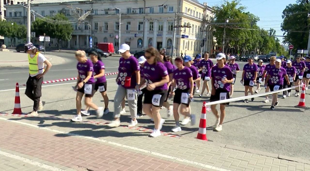Poștași din R. Moldova și România au lăsat pentru o zi gențile cu scrisori și au alergat  