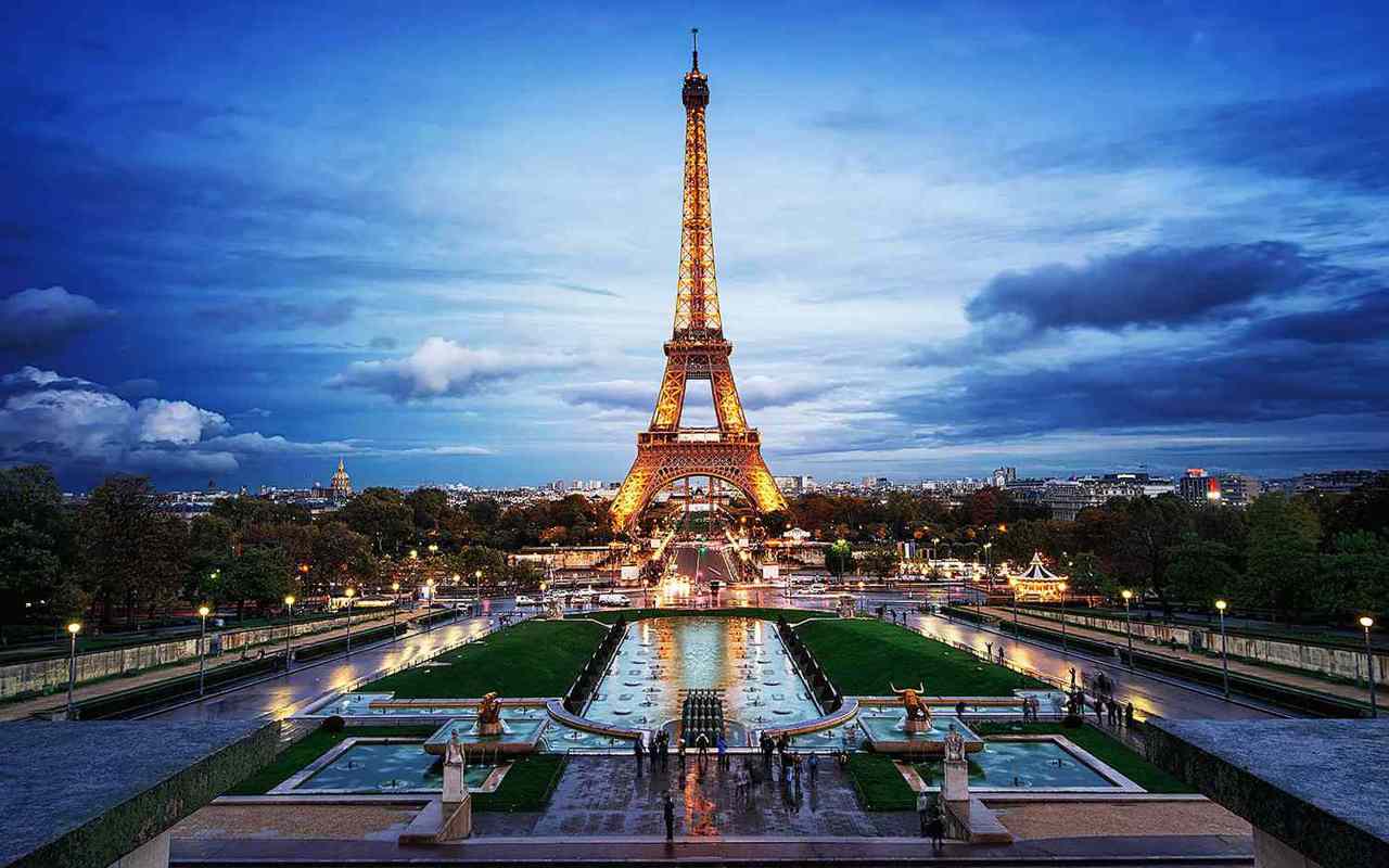 Turnul Eiffel, în culorile drapelului R. Moldova pe 27 august: Ambasadoarea de la Paris cere aprobarea Franței