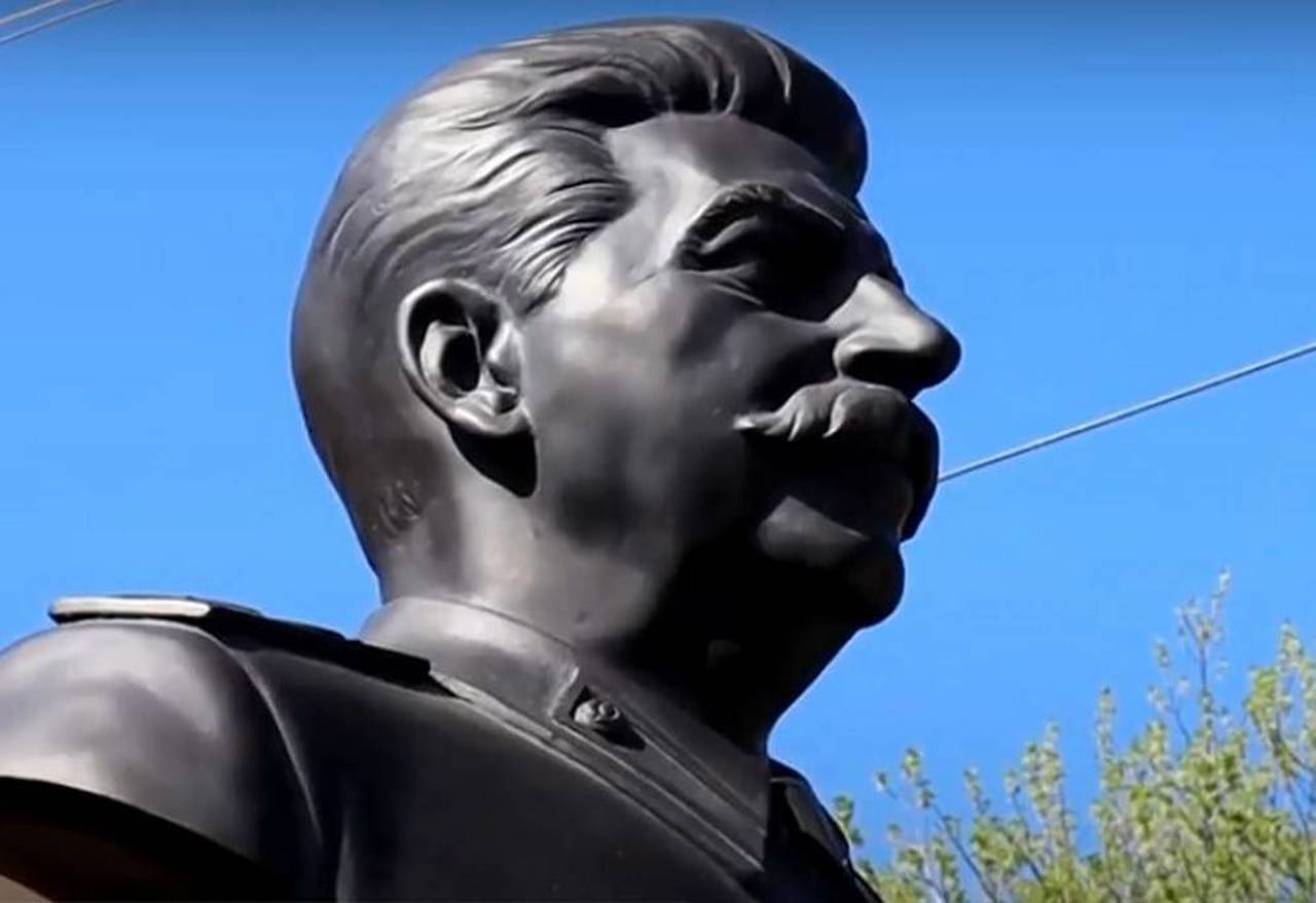 Сталинизация - новый тренд в России. Почему Путину важно продвигать образ диктатора советских времен