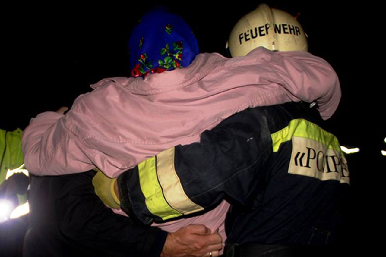 La un pas de tragedie: femeie de 76 de ani, imobilizată la pat, salvată dintr-un incendiu la Vadul lui Vodă