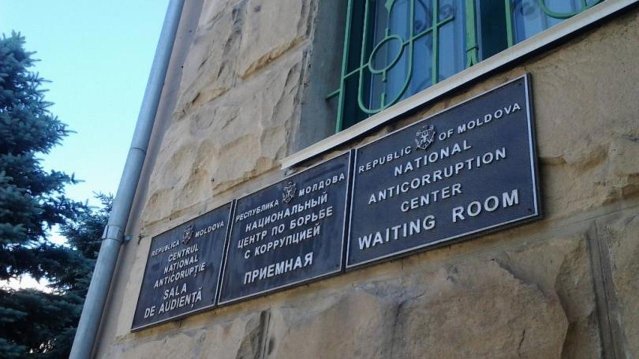 Отстраненный от должности глава НАЦ находится под следствием по подозрению в незаконном обогащении, незаконной финансовой деятельности и ложных заявлениях