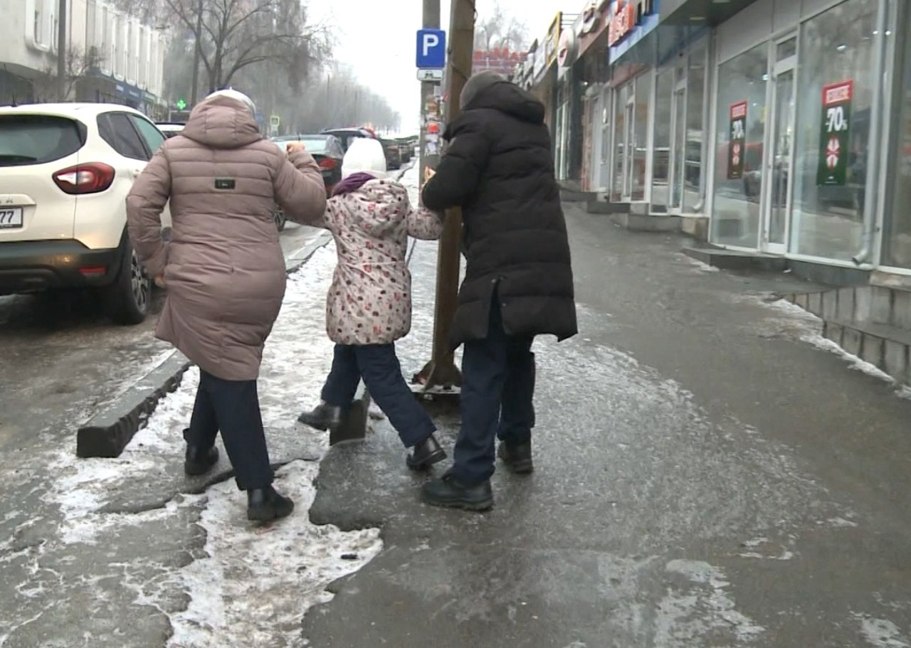 Drumurile din toată țara, adevărate patinoare: 250 de persoane au ajuns la spital cu fracturi