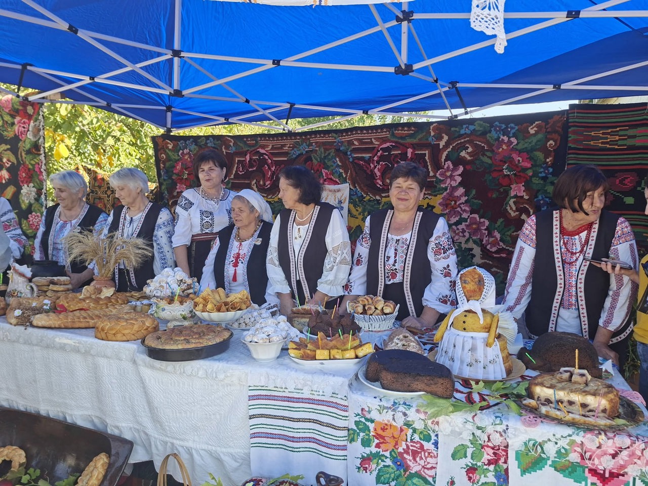 Desertul „îmbătat” cu un pic de rachiu de casă: Festivalul Babelor, la prima ediție în nordul țării