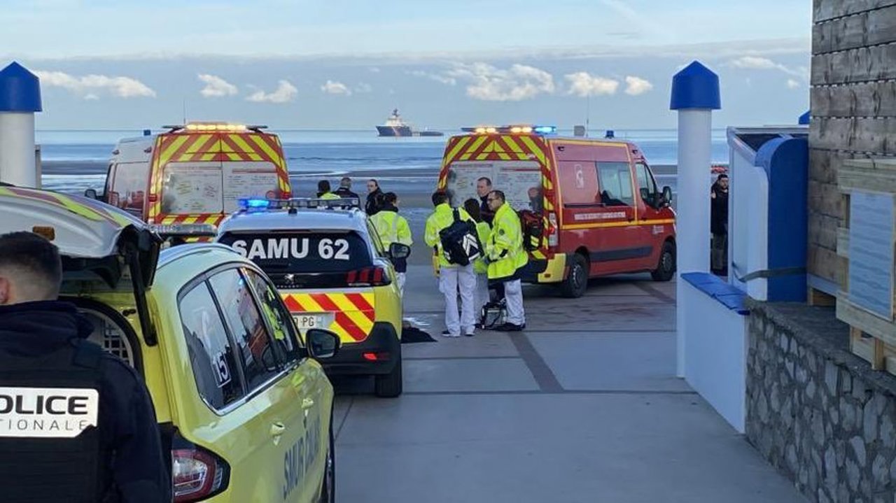 At least five migrants, including a child, die attempting to cross English Channel