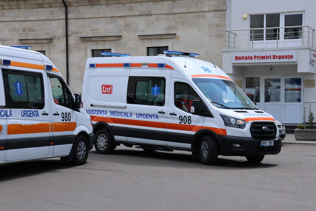 De la distracție, la spital: mai mulți copii din Costești au avut de suferit după ce un carusel s-a prăbușit 