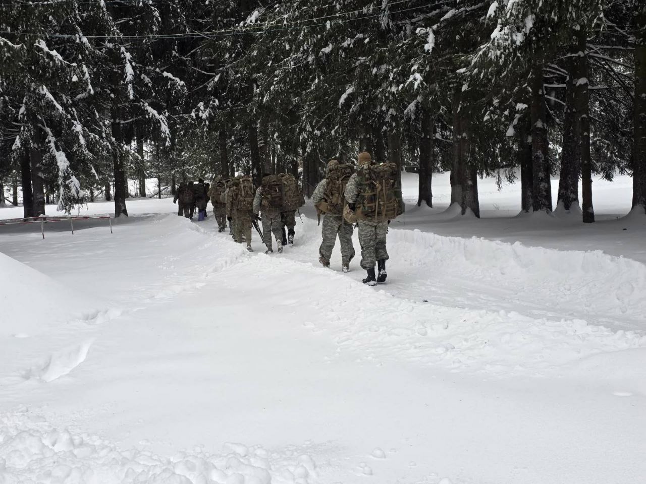 „Nivel ridicat de pregătire”: Militarii din R. Moldova, pe primul loc la competiția „Roza Cercetașilor” din România