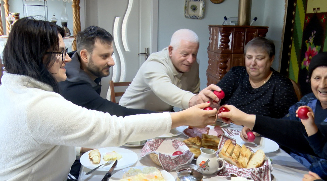 A doua zi de Paște, petrecută la pensiune: Turiștii aleg tradițiile și atmosfera rustică