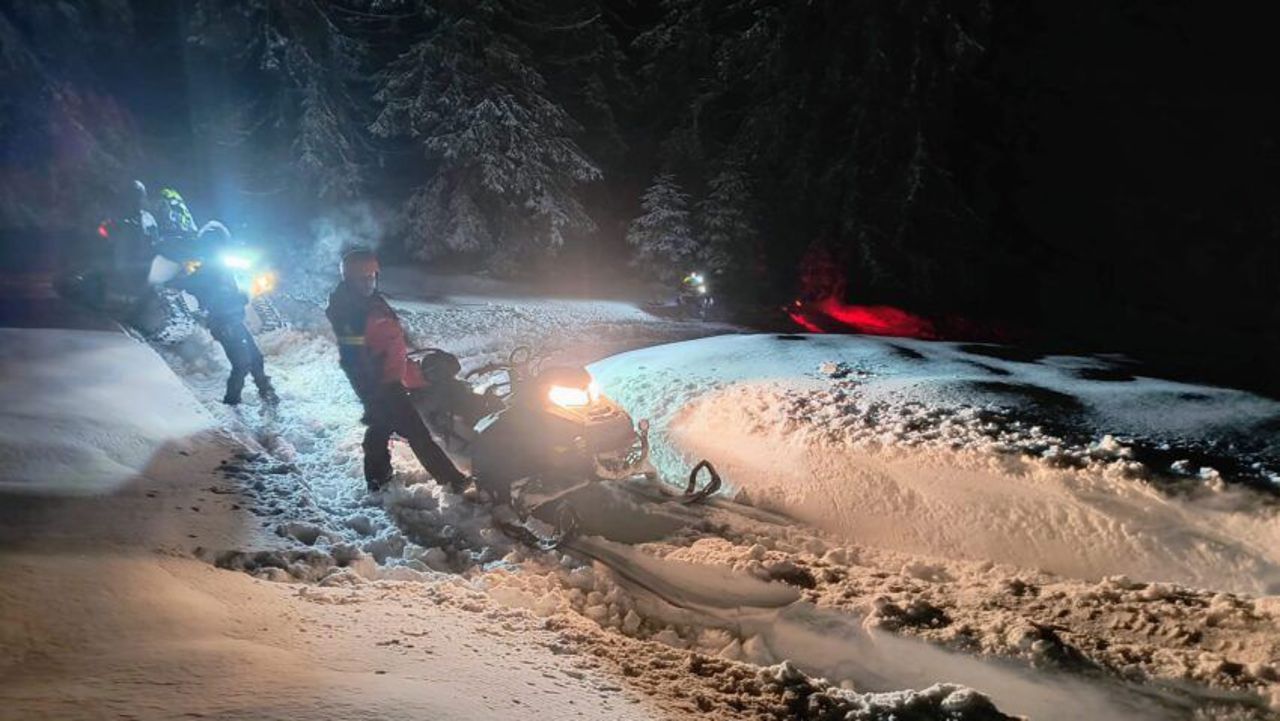 Doi ucraineni, salvați din Munții Maramureșului după ce au rătăcit zile întregi prin nămeți