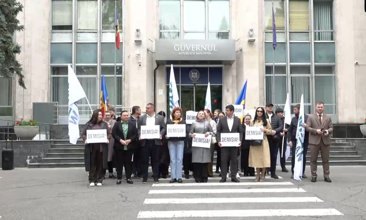 „Soldații mor pe timp de pace”: MAN cere demisia ministrului Apărării. Nosatîi: „Ar fi o lipsă de responsabilitate să plec acum”