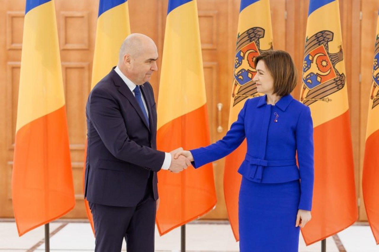 Майя Санду поздравила Илие Боложана с утверждением в должности премьер-министра Румынии