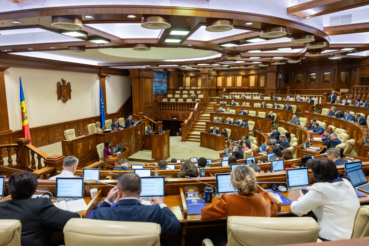 Parlamentul ar putea solicita, post-factum, avizul Comisiei de la Veneția privind reducerea numărului de voturi pentru membrii Comisiei Vetting