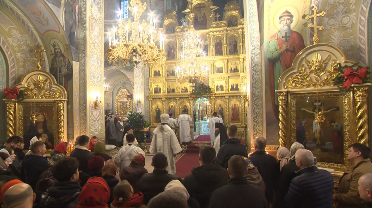 Crăciunul sărbătorit la slujba dedicată Nașterii lui Iisus   