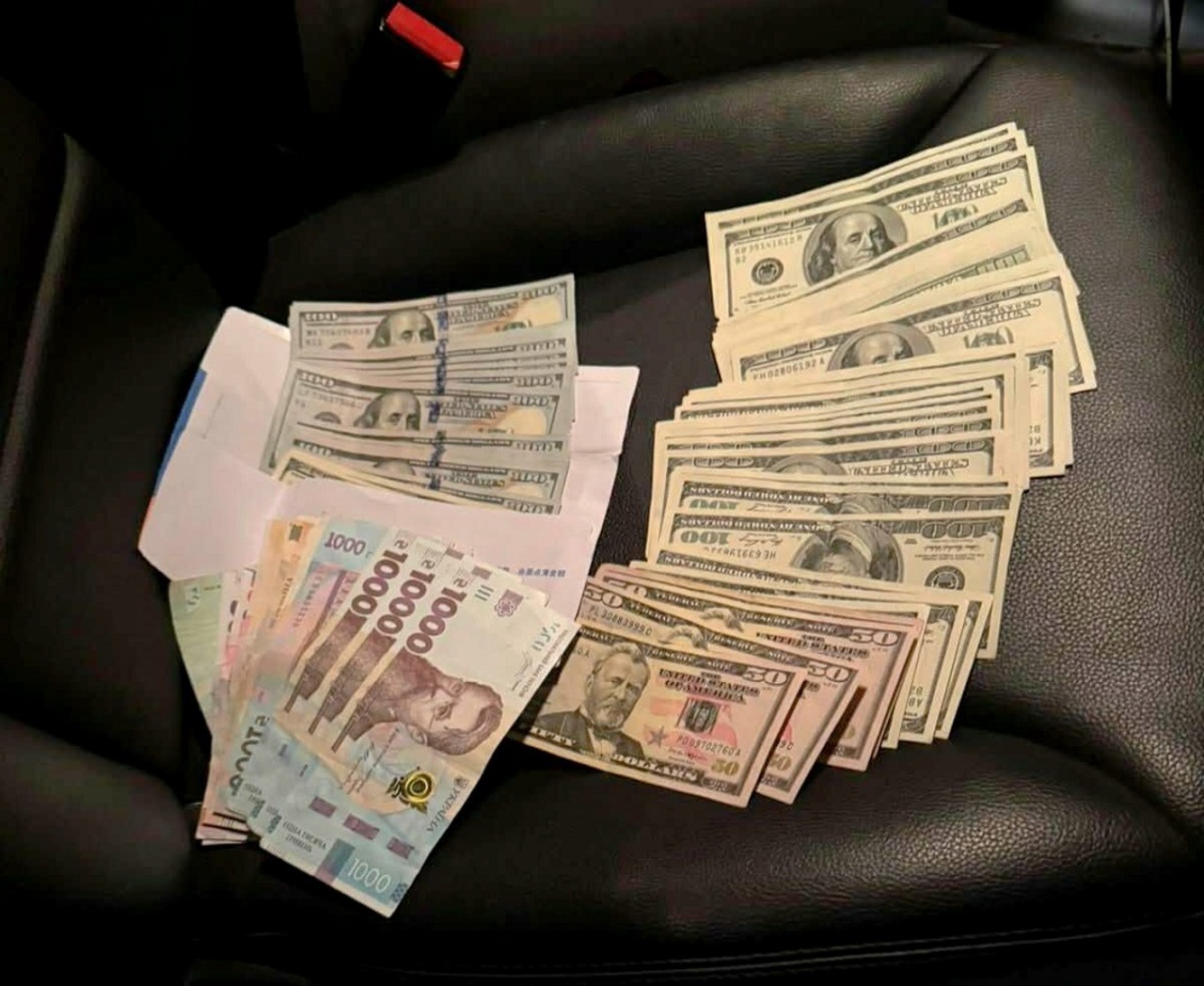 Un cetățean străin a fost reținut pe aeroportul din Chișinău în timp ce încerca să mituiască un vameș