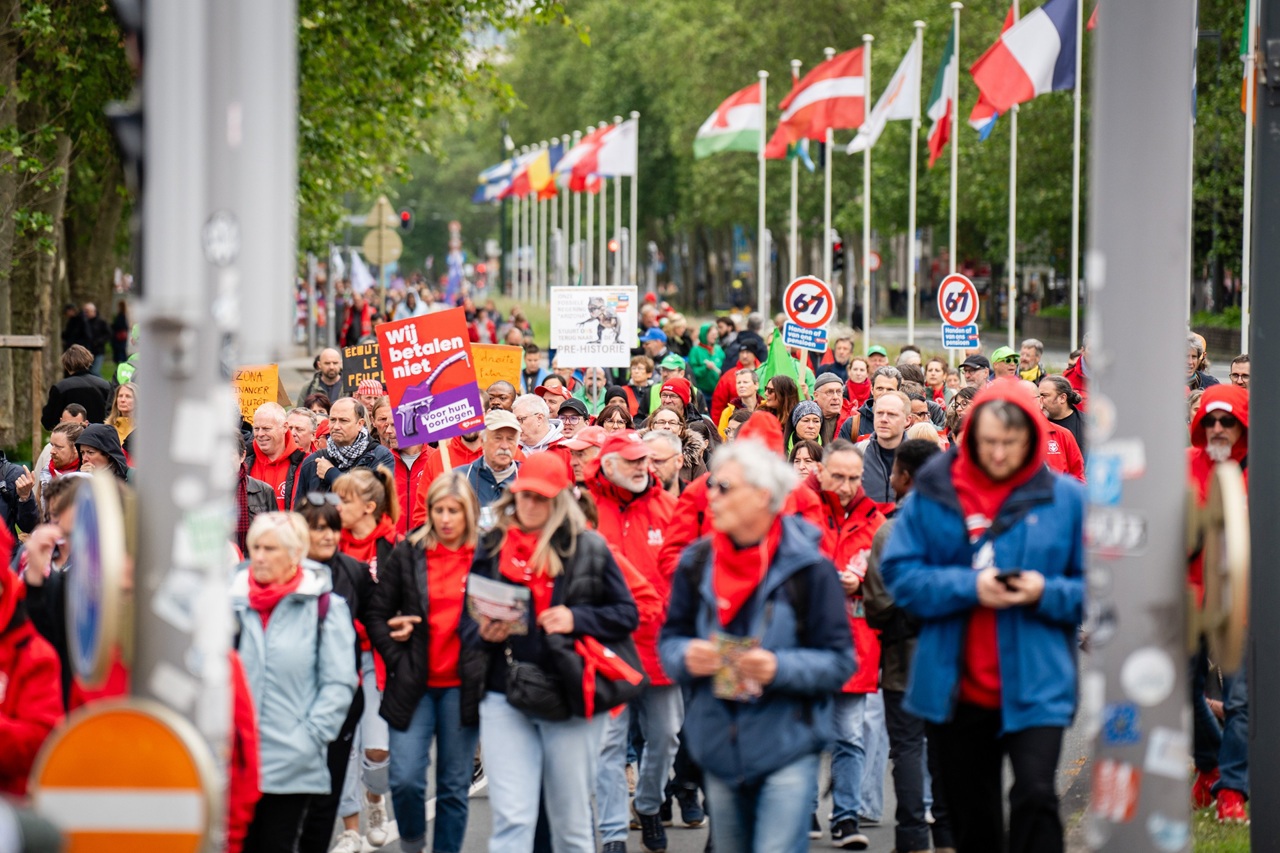 Mii de oameni au protestat în centrul orașului Bruxelles. Transportul public, perturbat