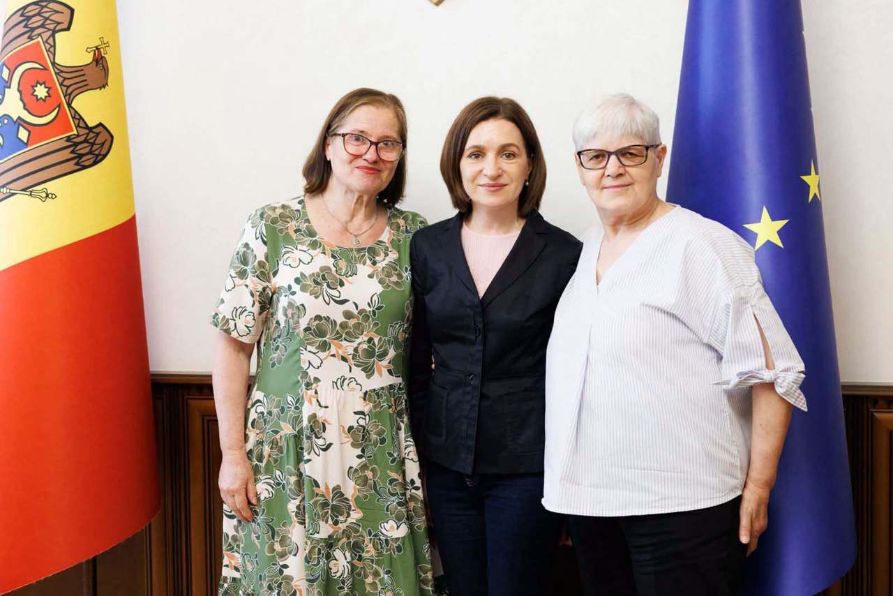 „Au ales să nu tacă”. Președinta s-a întâlnit cu cele două femei care, în 1970, au scris lozinci anticomuniste, în română, pe ziduri din Chișinău