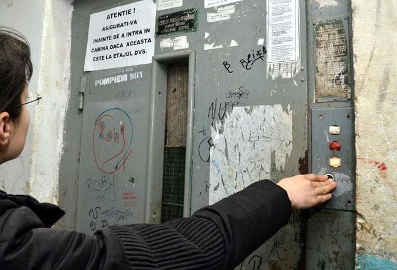 Lifturile care nu mai pot fi reparate vor fi înlocuite: Cum vor fi împărțite cele 40 de milioane de lei pentru modernizarea lor