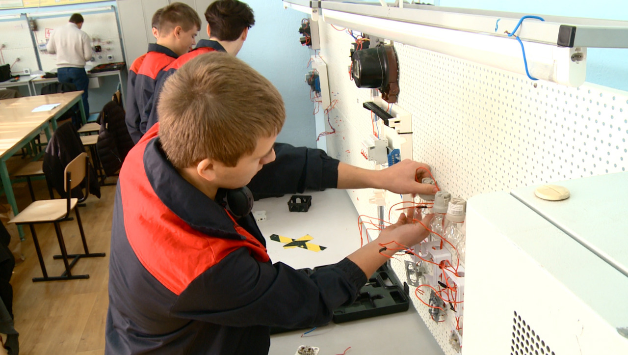 Instalator de panouri solare, o specialitate tot mai populară printre tinerii din R. Moldova