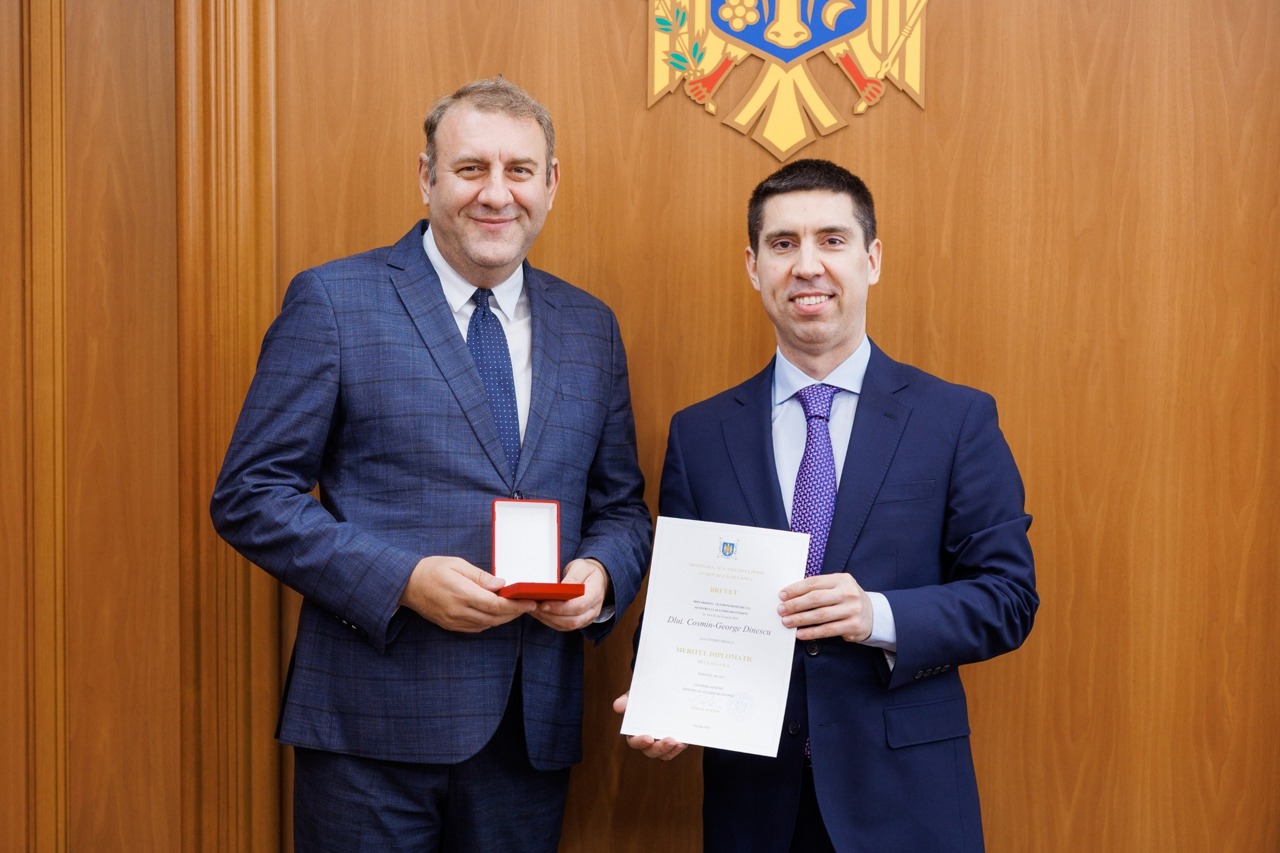 Medalia „Meritul Diplomatic” pentru ambasadorul Cosmin Dinescu: Recunoștință pentru contribuția la consolidarea rezilienței R. Moldova